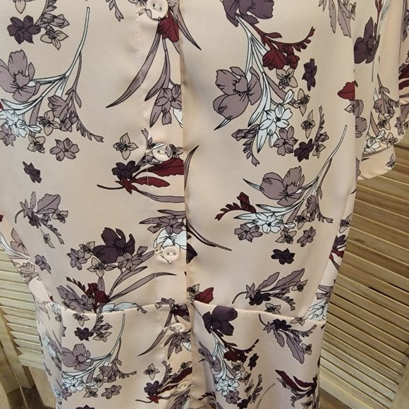 Elegant Floral Flutter Sleeve Top - Liz Claiborne - Picture 2 of 4